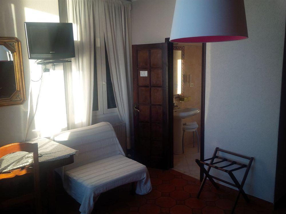 Hotel Castello Miramare Genoa Bagian luar foto